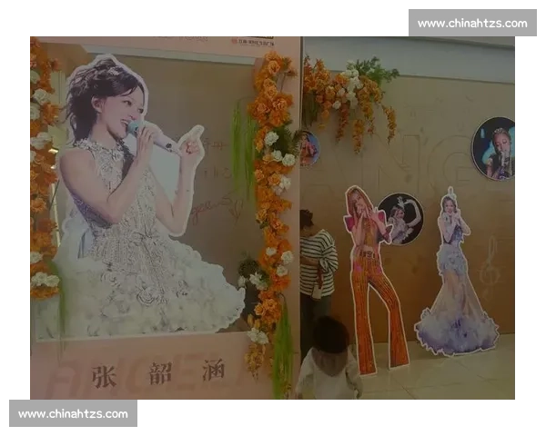 张韶涵重庆开唱,阳台观众隔空应援太暖 张韶涵重庆开唱,阳台观众隔空应援太暖